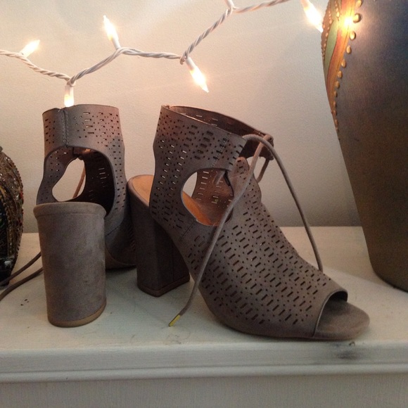 Suede open toed Heels - Picture 4 of 4