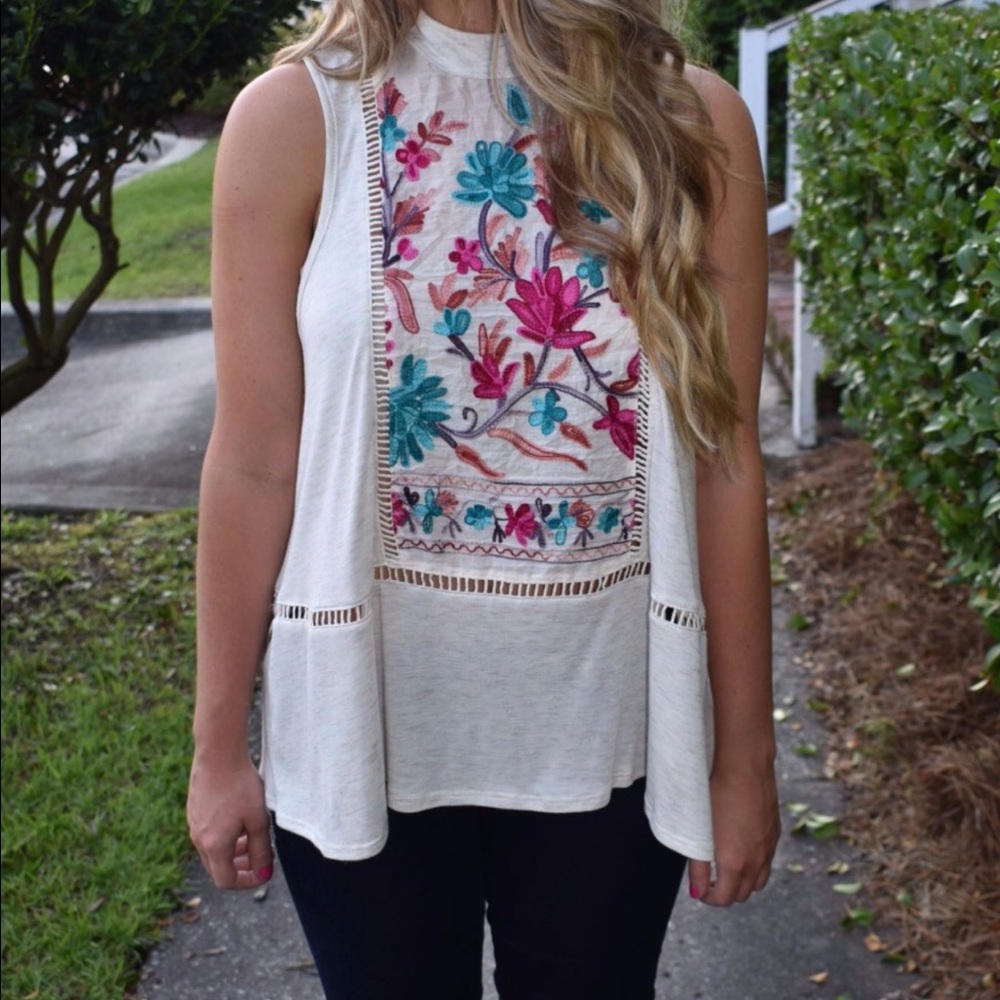 Embroidered top - Picture 2 of 4