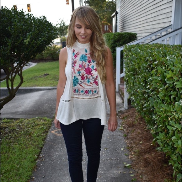 Embroidered top - Picture 3 of 4