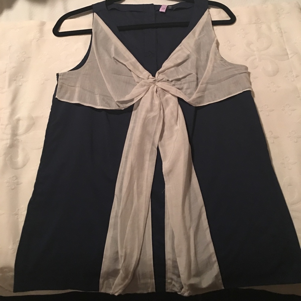 Gap bow sleeveless blouse