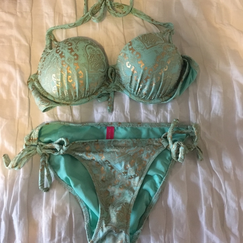 VS bikini! - Picture 2 of 2