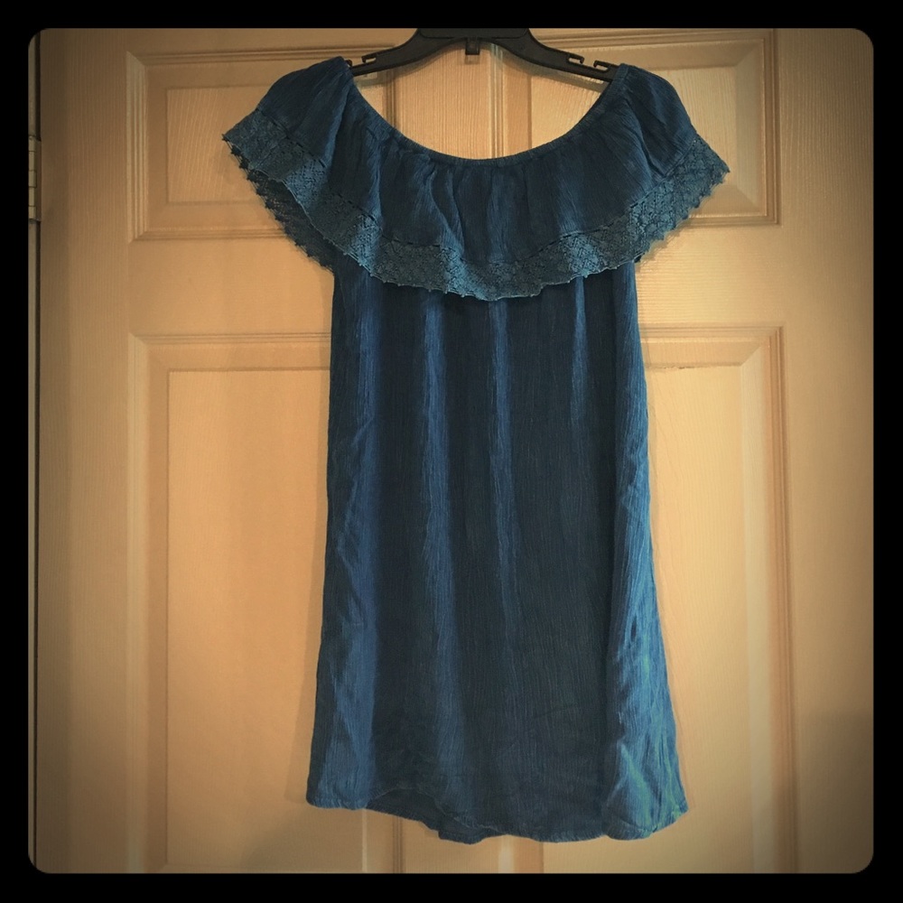 MAKE AN OFFER‼️ Style House Off Shoulder Top Med
