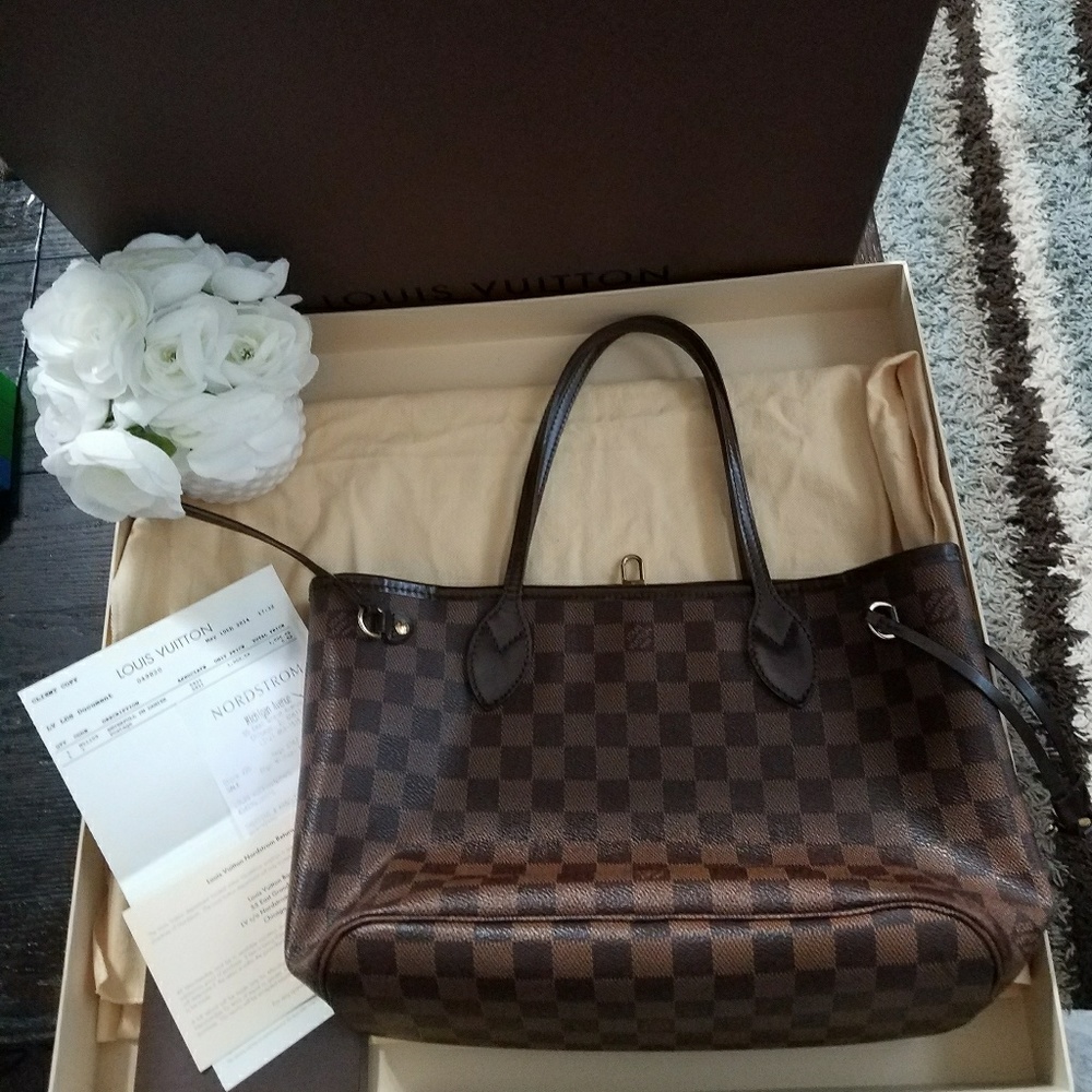 SOLD 💯Authentic Neverfull PM 👜🛍🎁