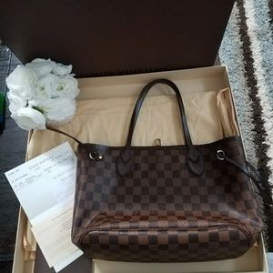 SOLD 💯Authentic Neverfull PM 👜🛍🎁