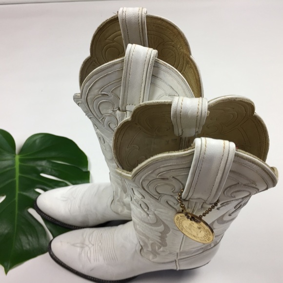 How To Polish Shoes With White Stitching How To Polish Shoes With White Stitching
