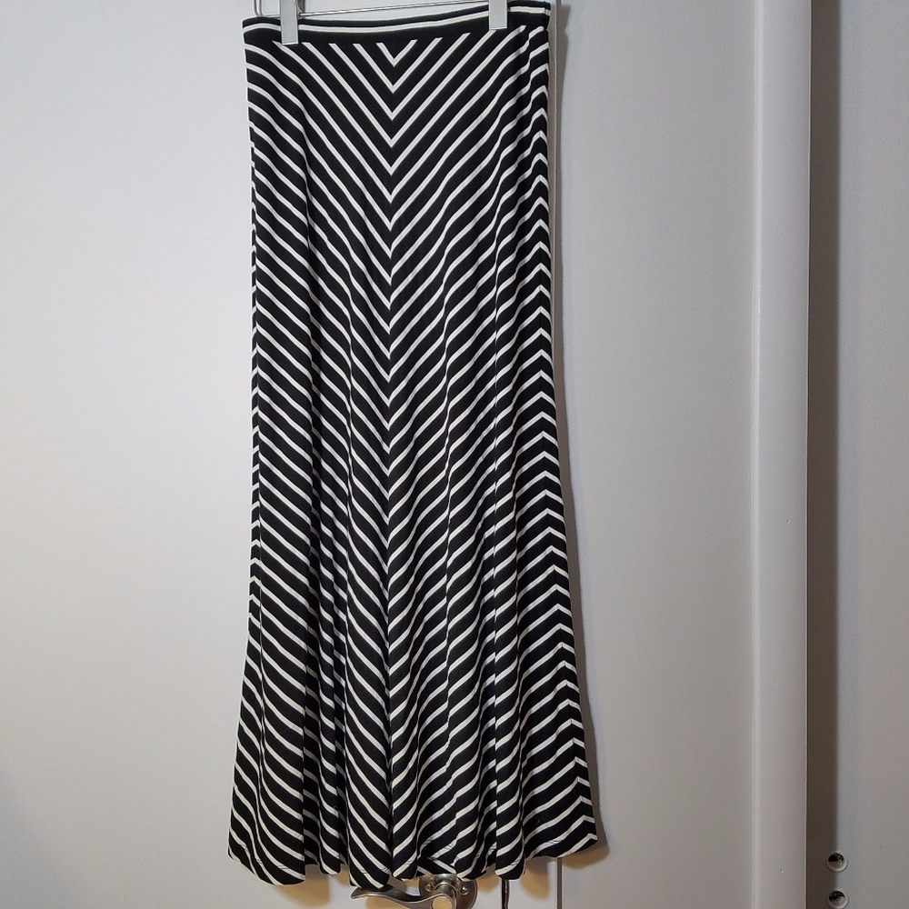 Grace Chevron Maxi Black & White Skirt - Picture 4 of 6