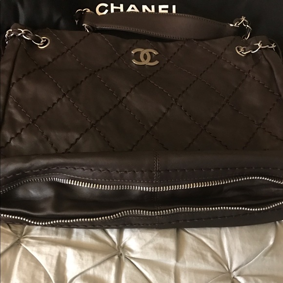 Authentic Chanel expandable tote. - Picture 5 of 10