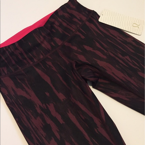 • Lululemon Athletica • - Picture 2 of 5