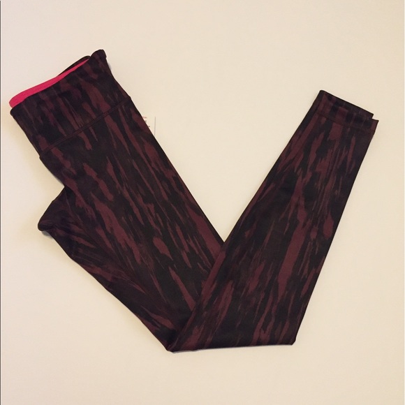 • Lululemon Athletica • - Picture 4 of 5