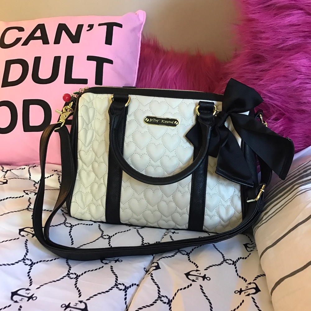 💗Betsey Johnson heart-quilted purse