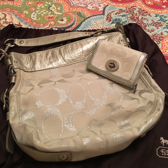 Authentic Coach Purse and matching wallet - Picture 2 of 4