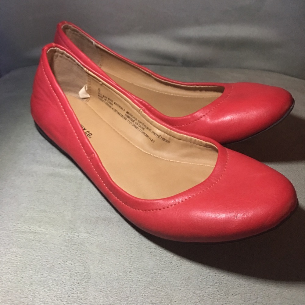 🚨BRIGHT red flats🚨