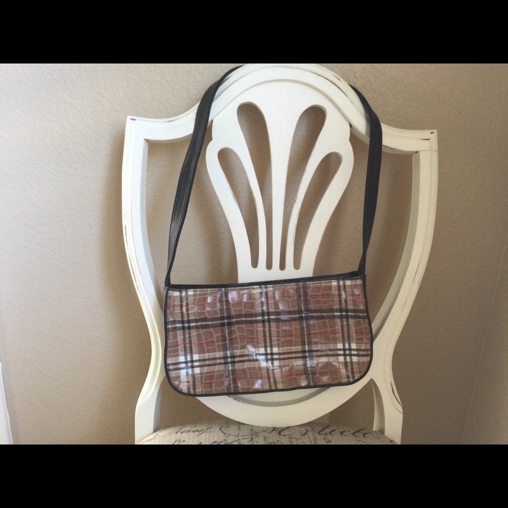 Plaid small shoulder bag. Black trim.