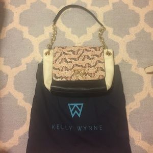 Kelly Wynne handbag with garment bag