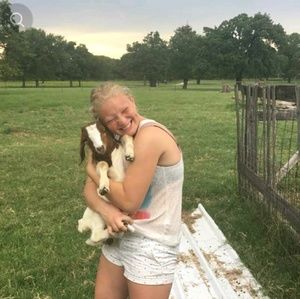 Meet your Posher, Adrienne