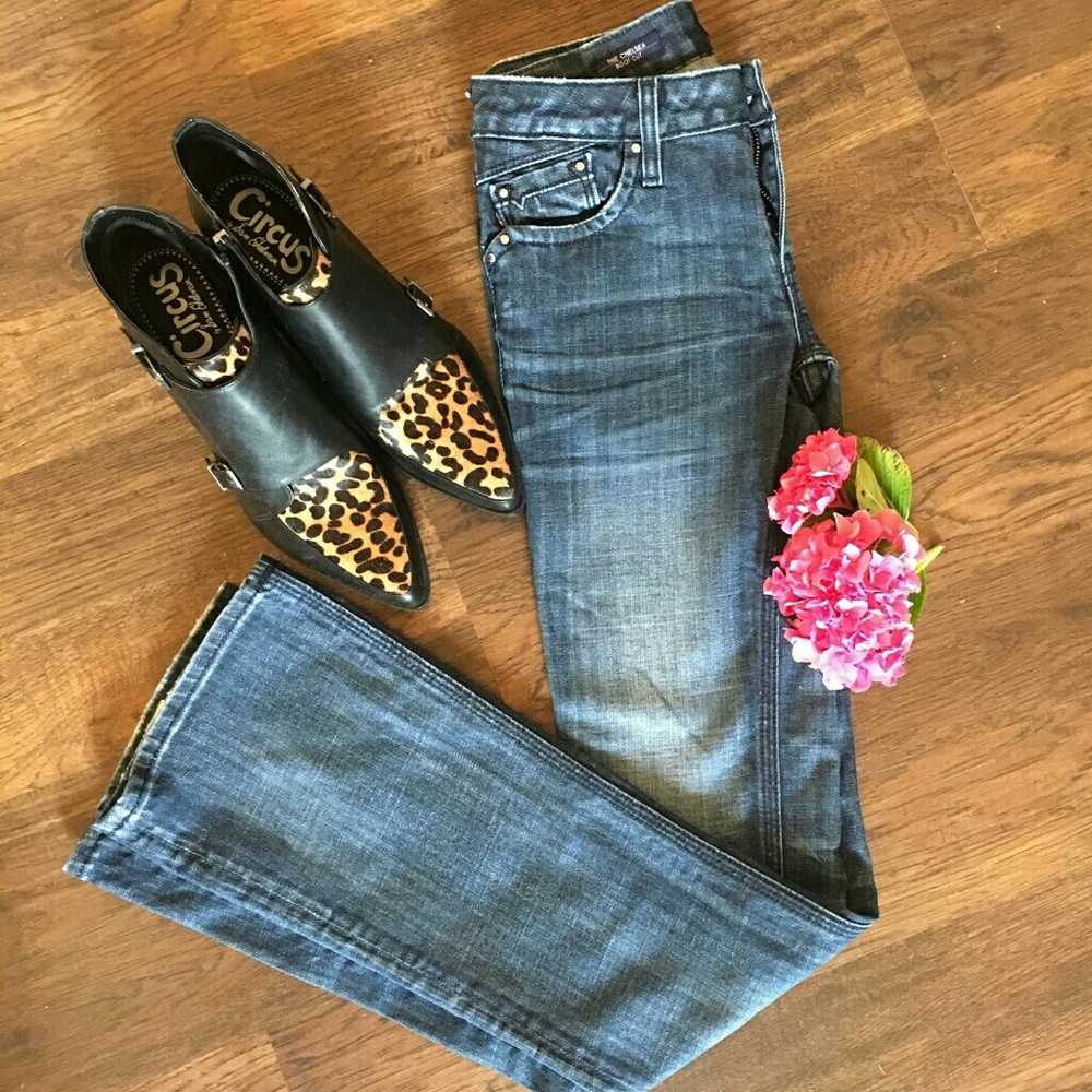 🌼 VIGOSS🌼 Chelsea Boot Cut Jeans