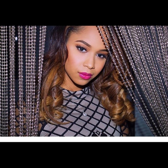 Meet your Posher, Nicole - Picture 1 of 1