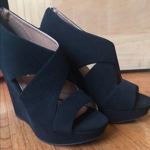 Elegant black wedges