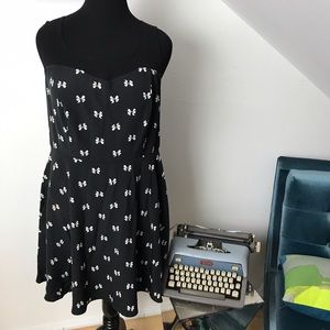 NWT F21 black bow print dress