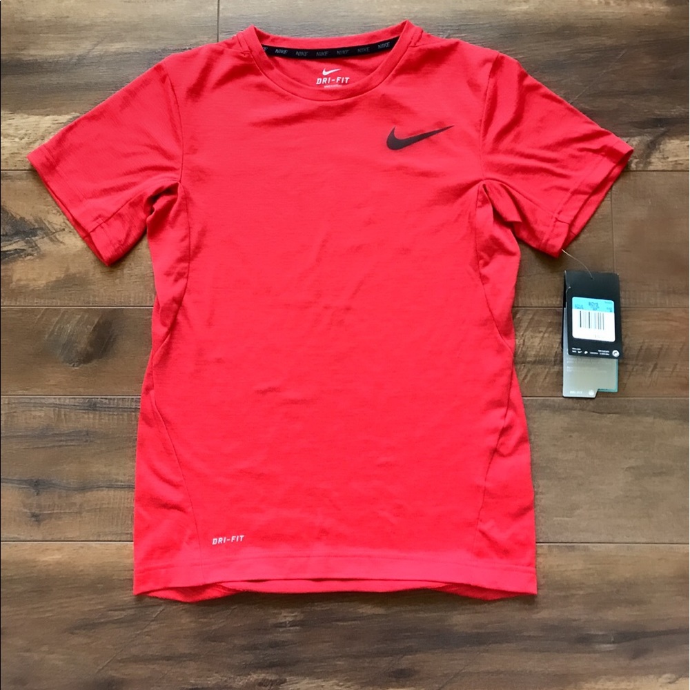 Boys Nike Dri-Fit Red Tee Size Medium