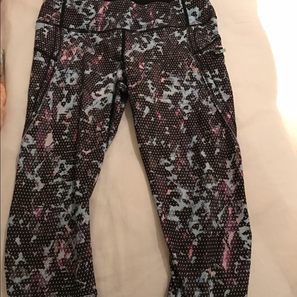 Lululemon crops size 6