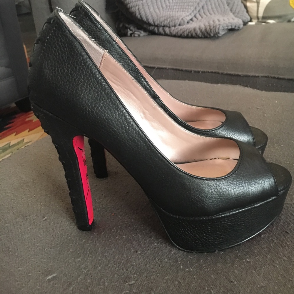 Betsey Johnson Shoes - Picture 3 of 8