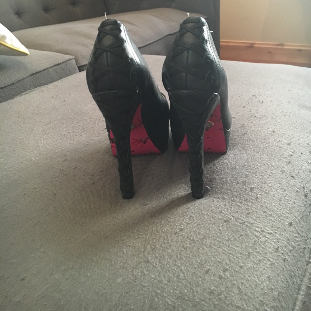 Betsey Johnson Shoes - Picture 4 of 8