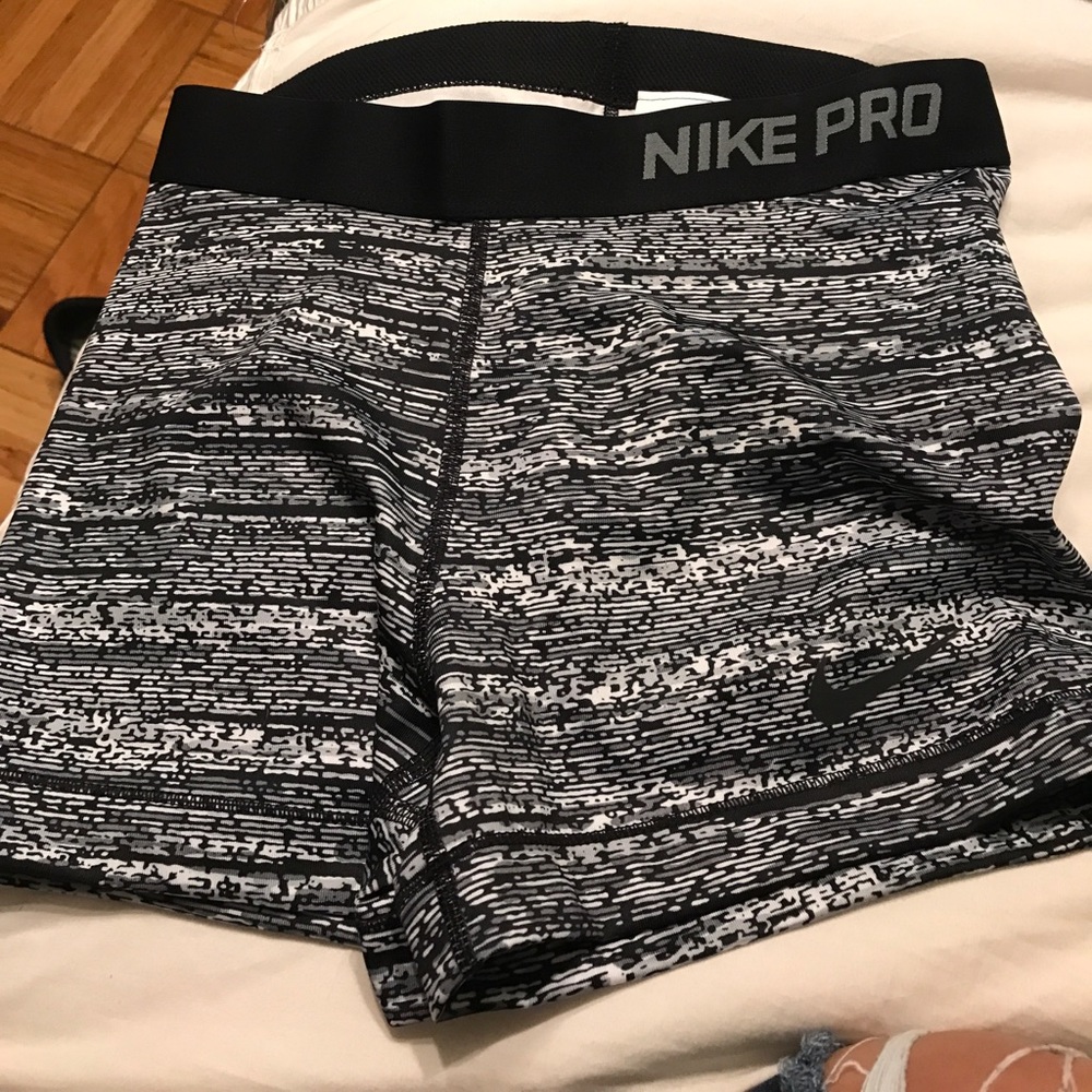 MEDIUM NIKE SPANDEX