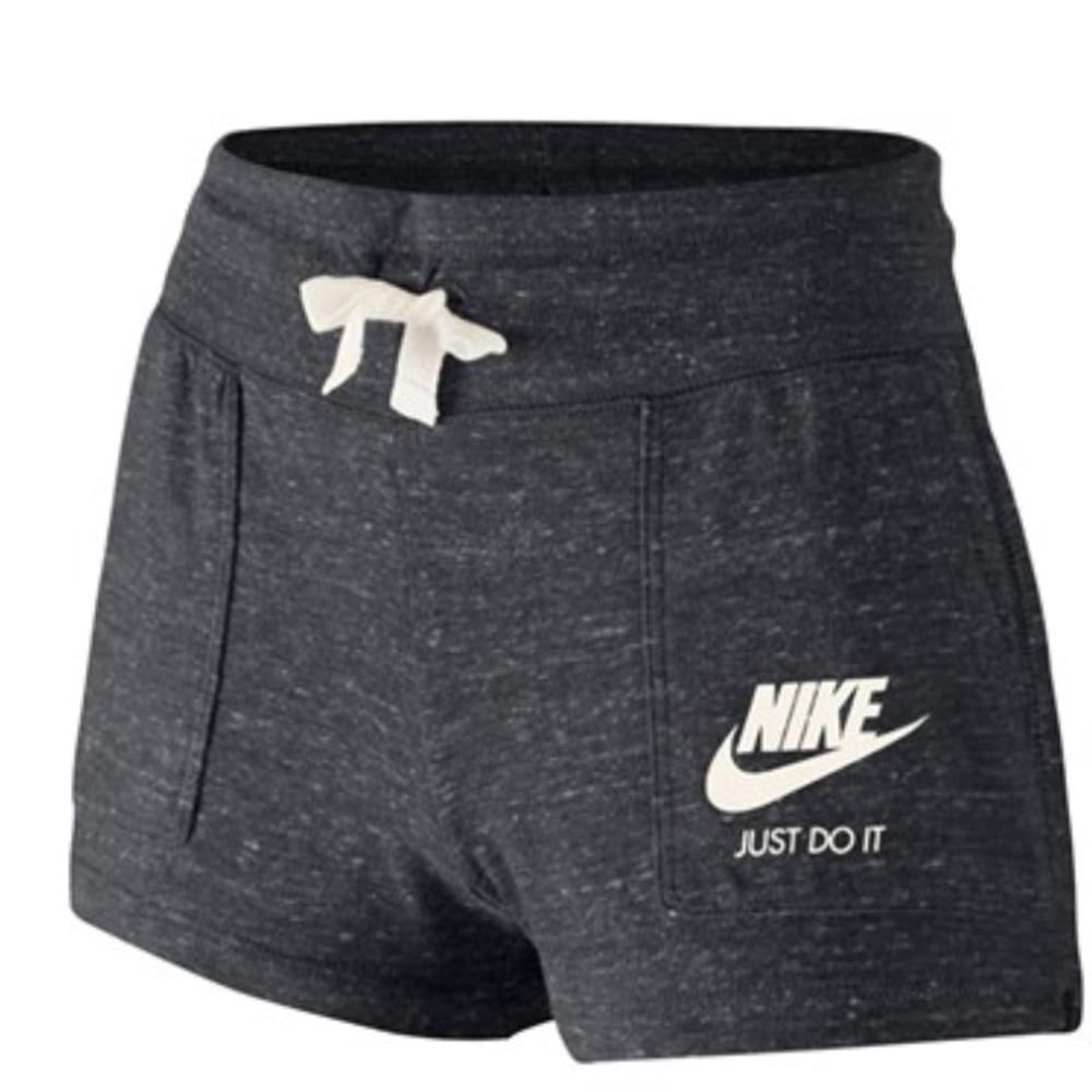 NOWT Nike vintage shorts