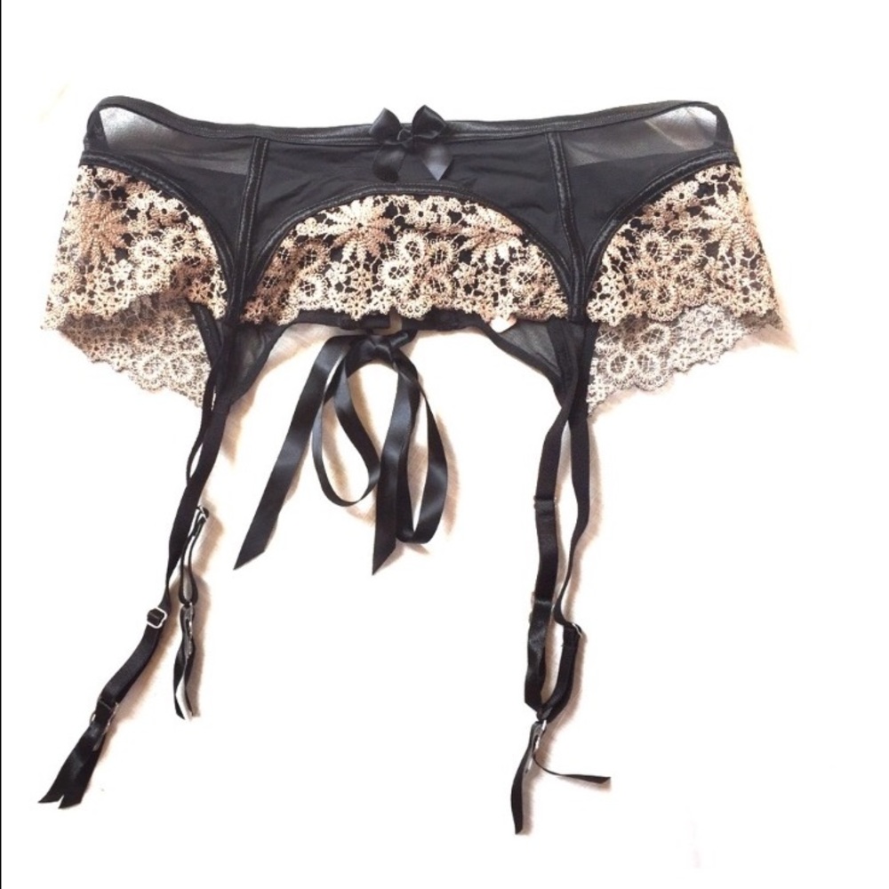 Victoria's Secret Garter Belt