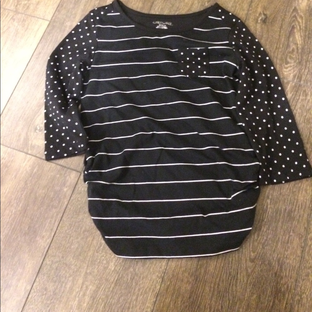 A short long sleeve shirt.