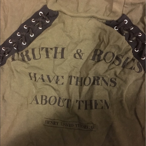 Graphic tee shirt with tie ups - Picture 2 of 3