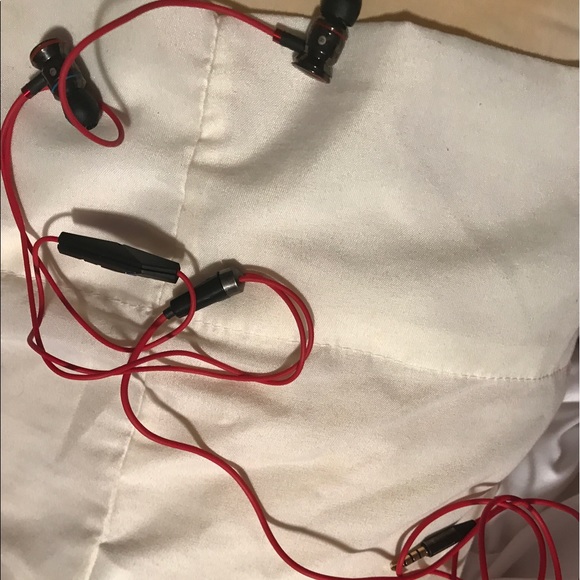 Beats studio headphones & beats in ear headphones! - Picture 3 of 4