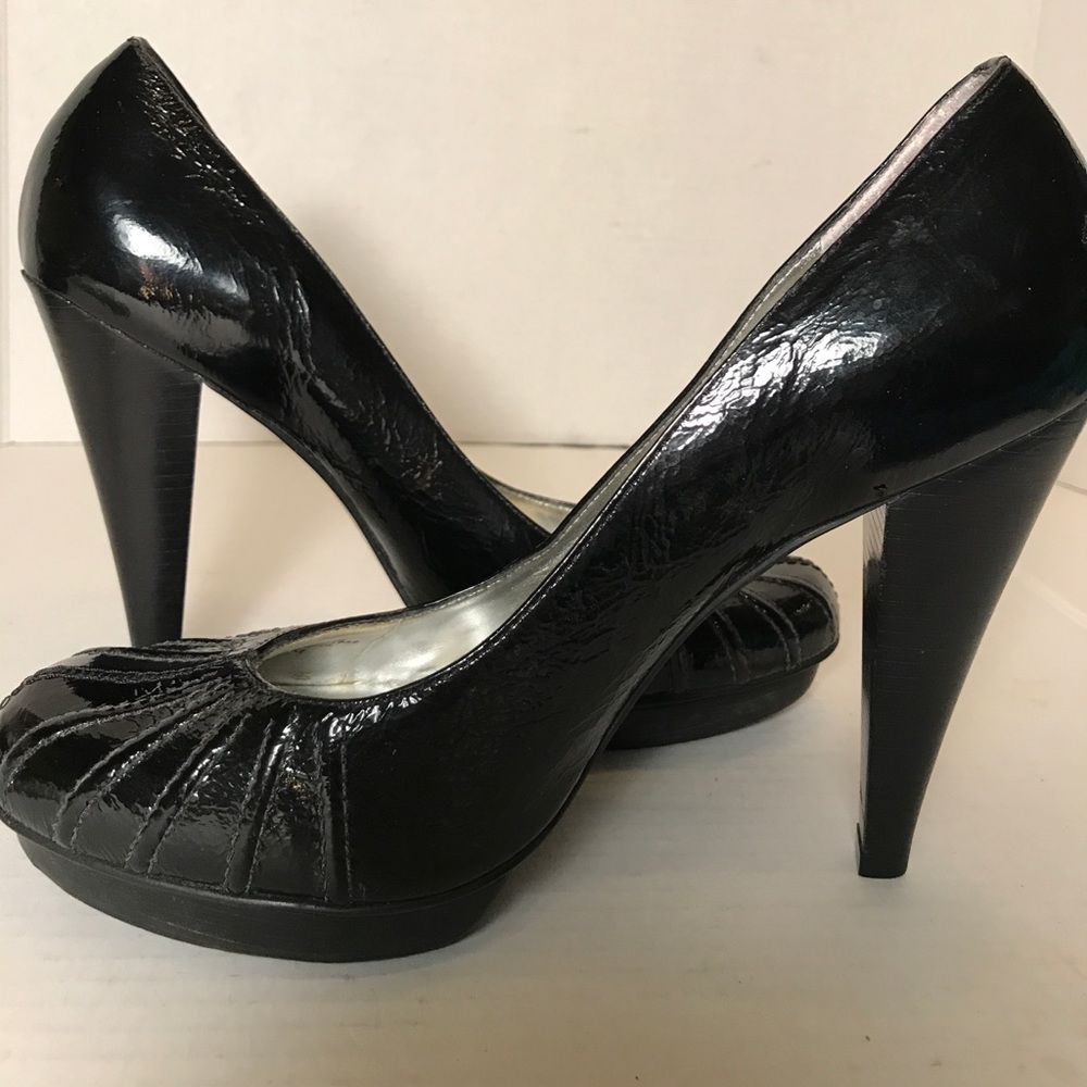 Gianni Bini black patent leather platform pumps