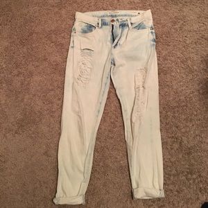 Acid wash bullhead boyfriend jeans