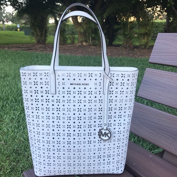 Michael Kors Handbags - SOLD 💢 Michael Kors Hayley - Large Tote