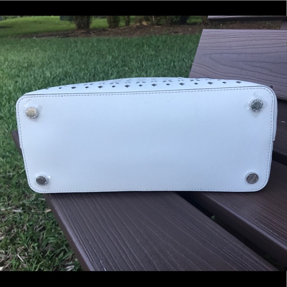 SOLD 💢 Michael Kors Hayley - Large Tote - Picture 3 of 8