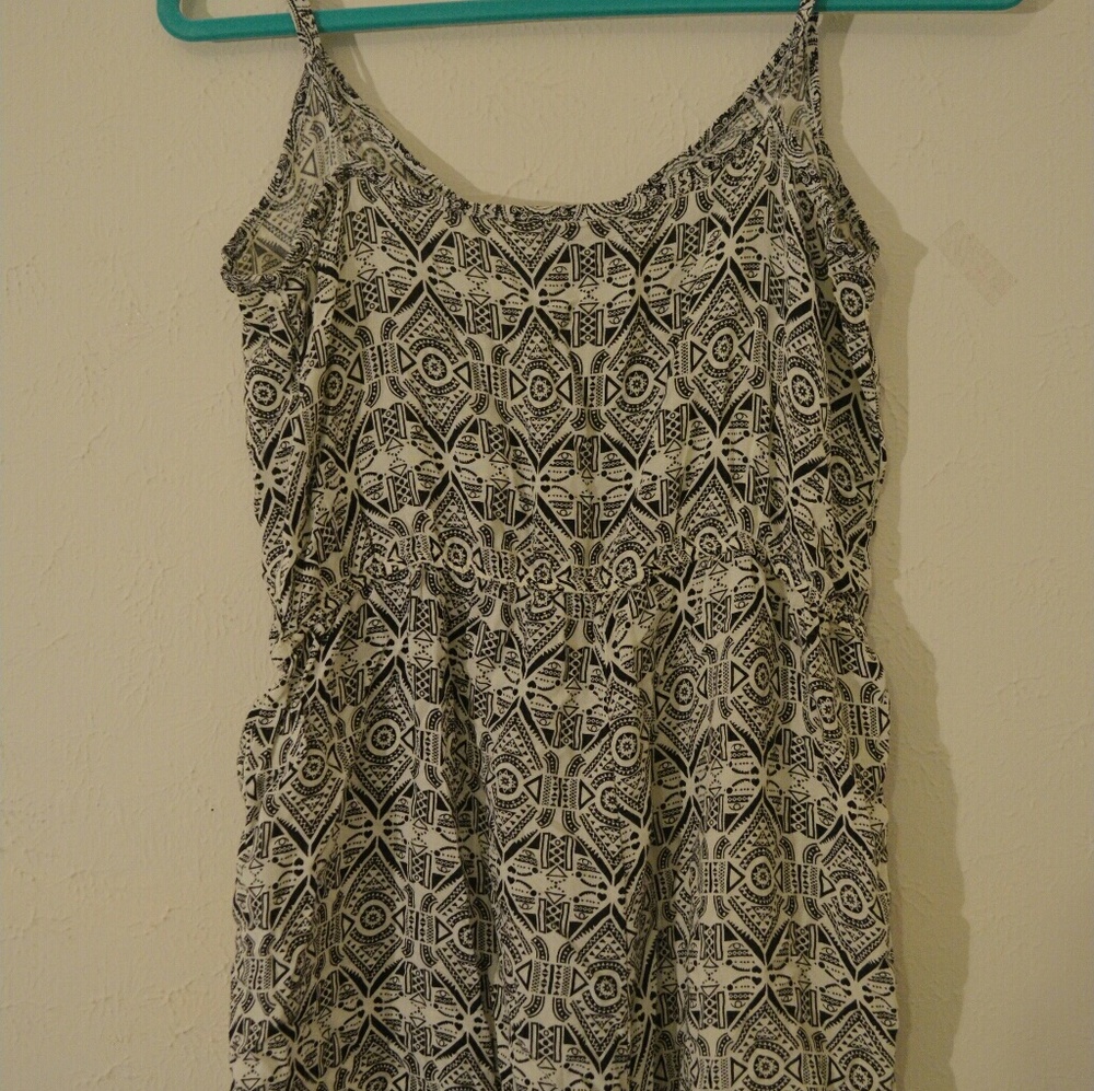 Romper - Picture 2 of 4