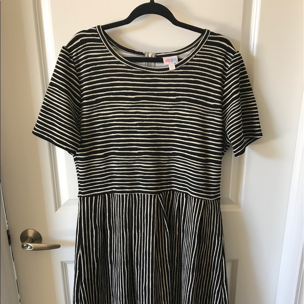 LuLaRoe Amelia XXXL 3XL Dress Black White Dipped