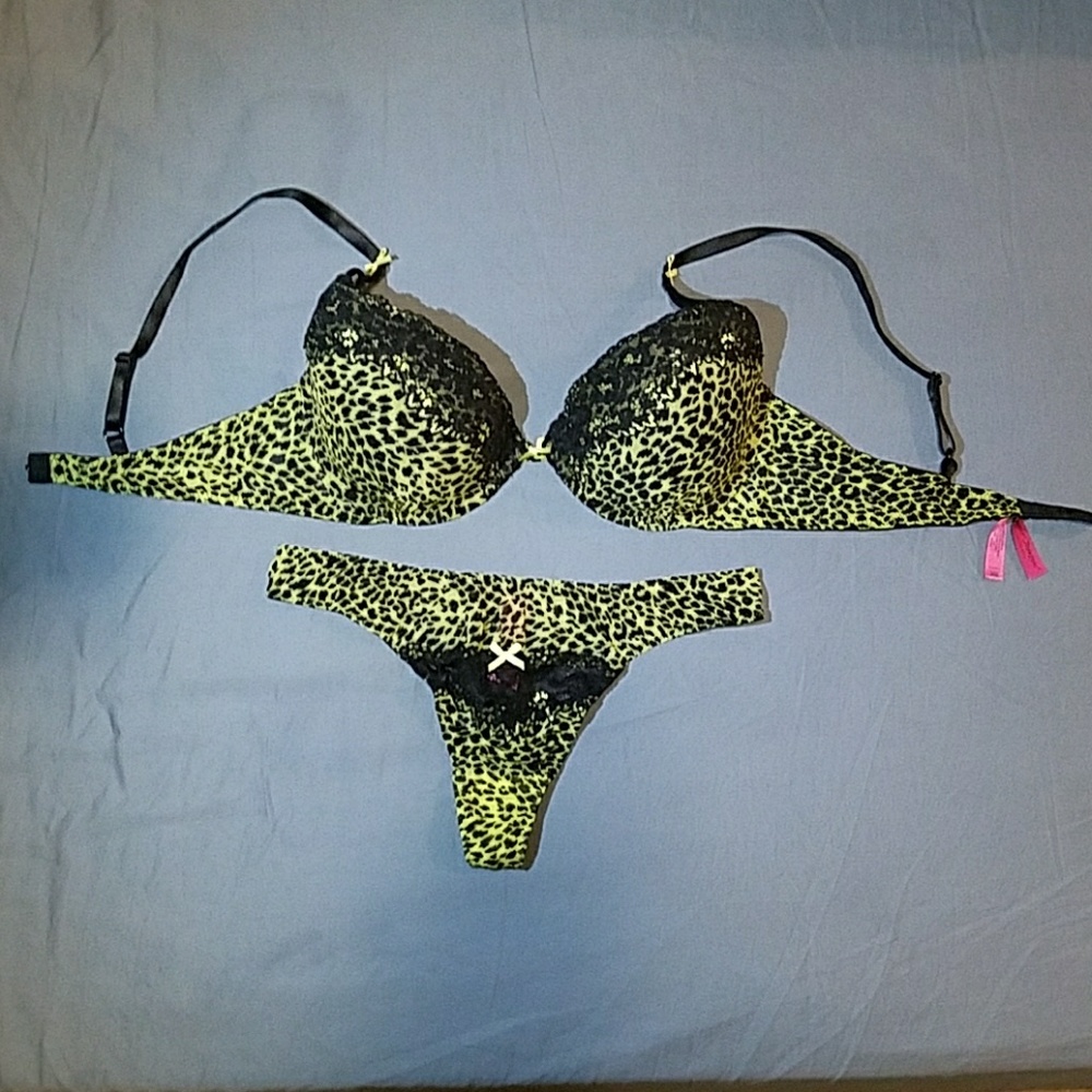 Betsy Johnson 36B & matching thong Medium