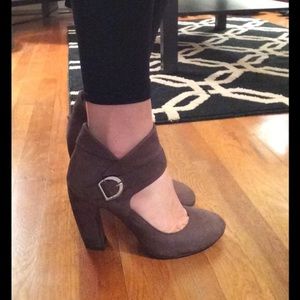 Suede grey brown heels
