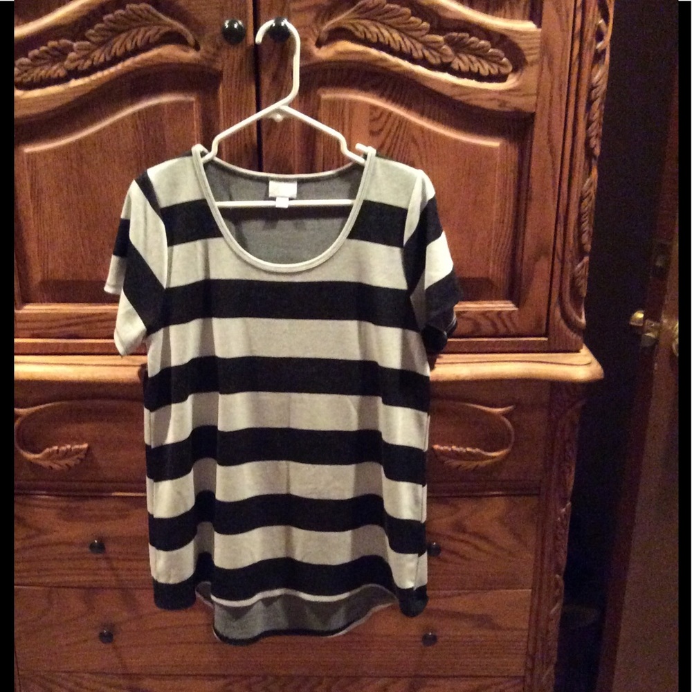 LuLaRoe Large Classic Tee