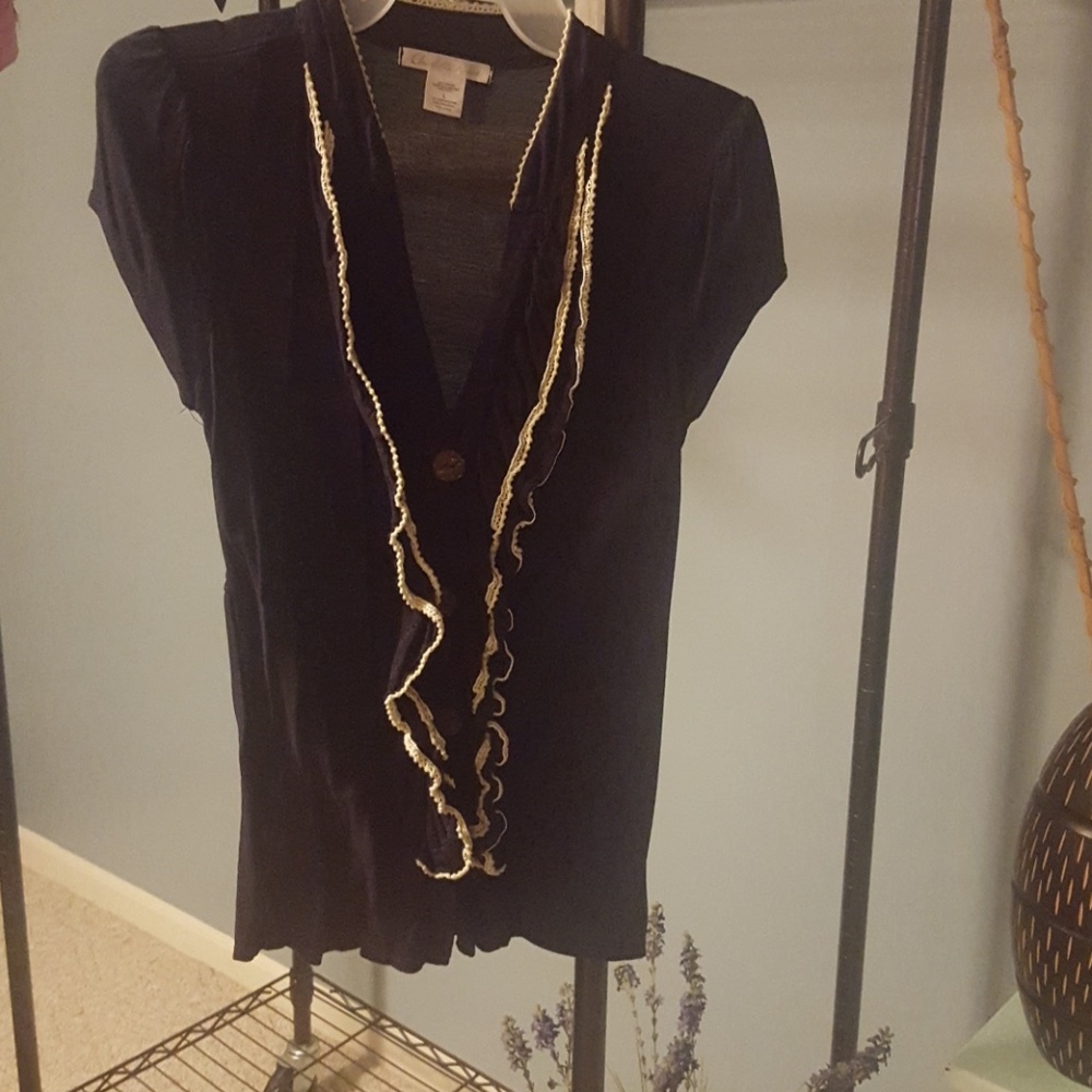 Adorable navy blue top