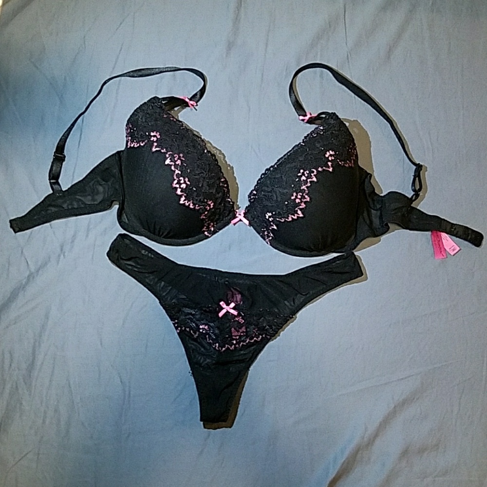 Betsy Johnson 36C & matching thong Medium
