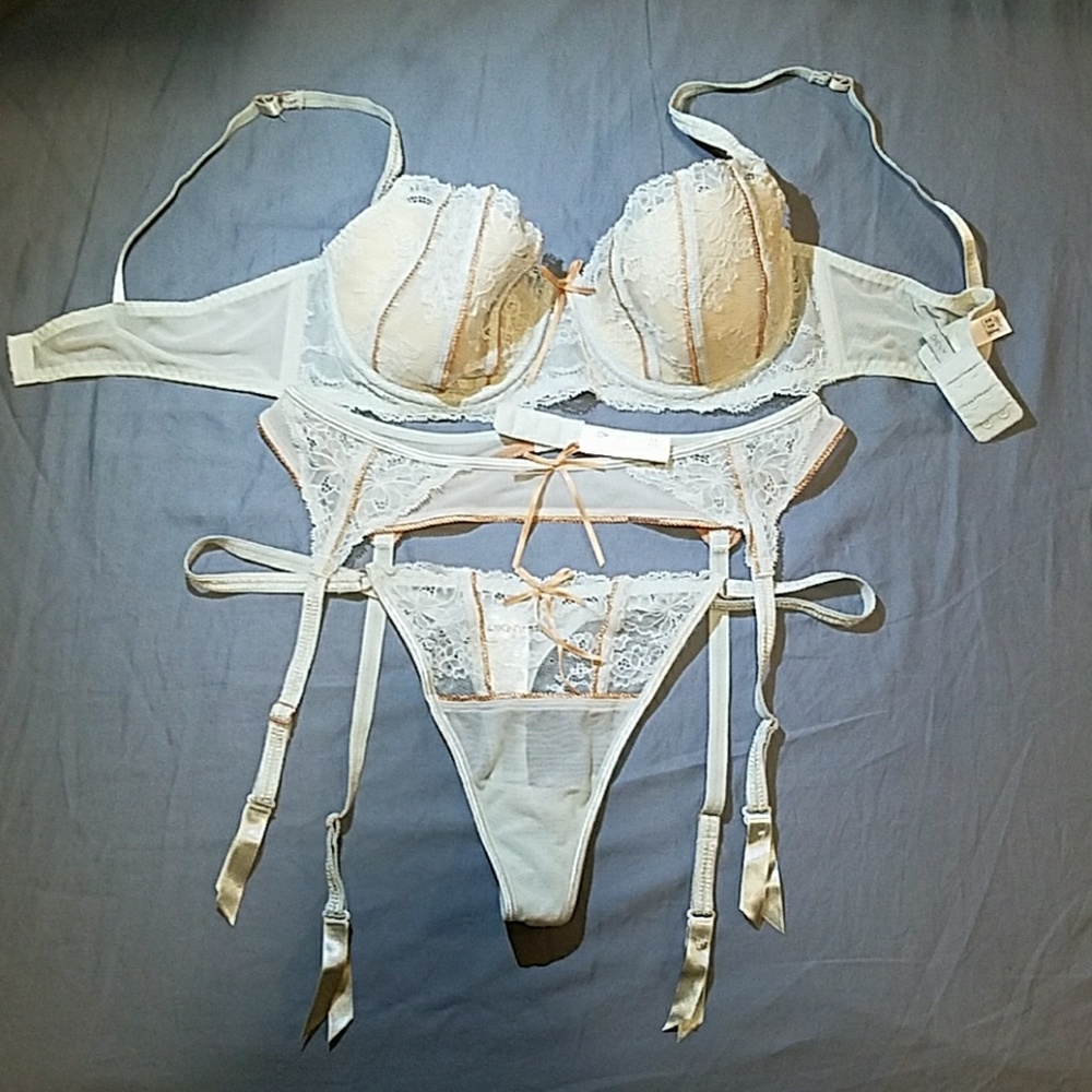 DKNY bra - 36B, garter -ML, thong -M