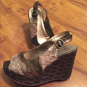 $⬇️ BKE SOLE wedges