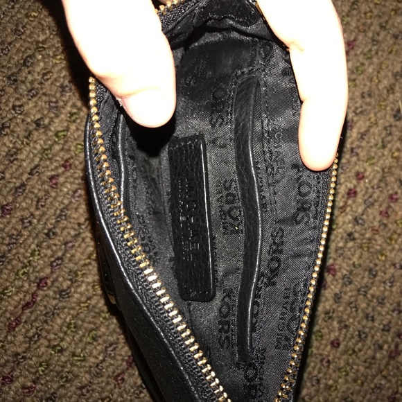 Michael Kors wristlet - Picture 3 of 3