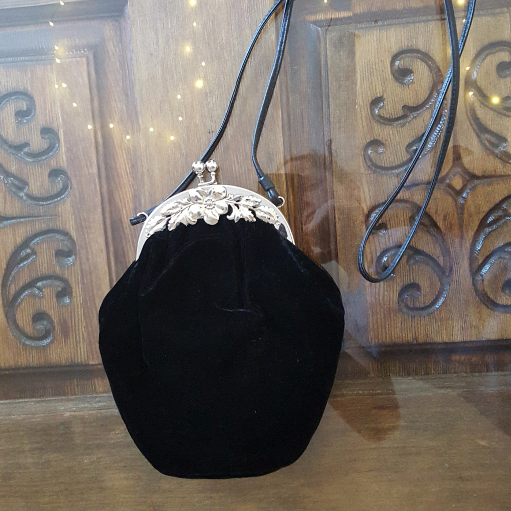 faux vintage black purse w/ ornate silver clasp