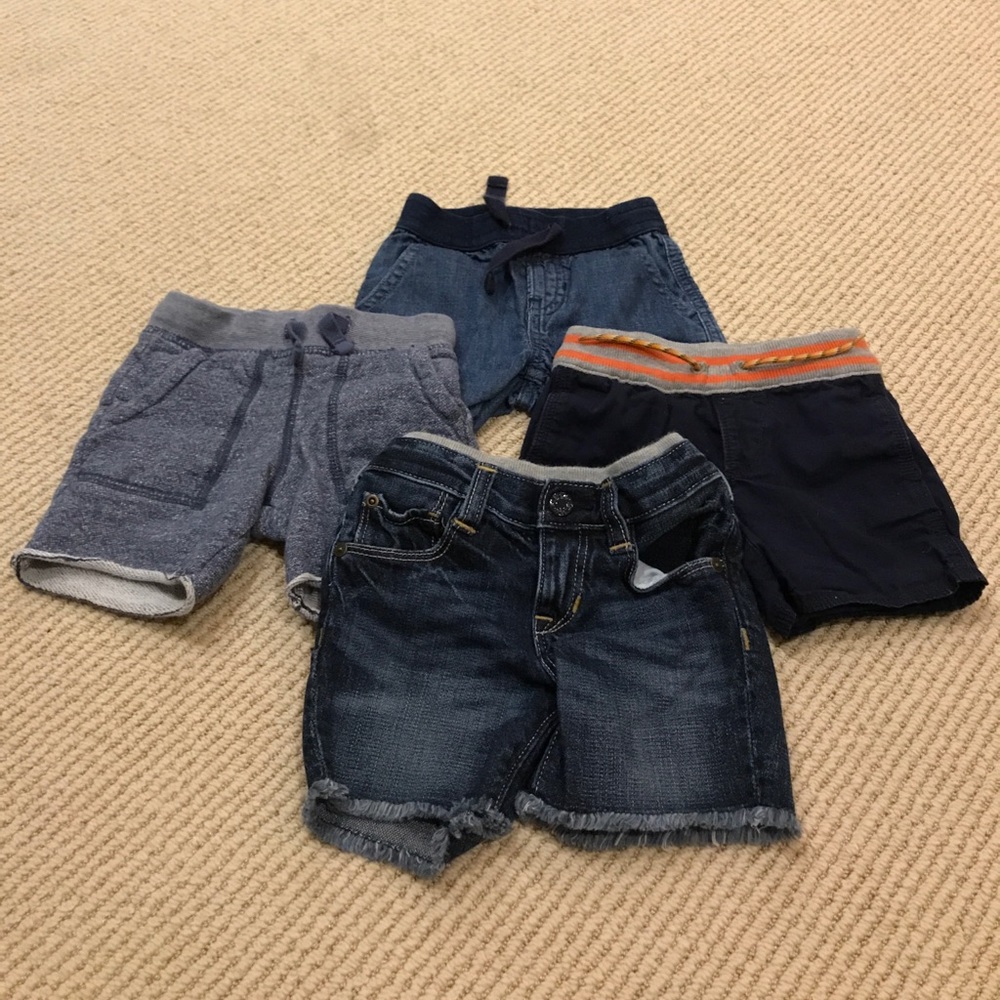 Bundle of 4 baby GAP shorts - 12/18M.