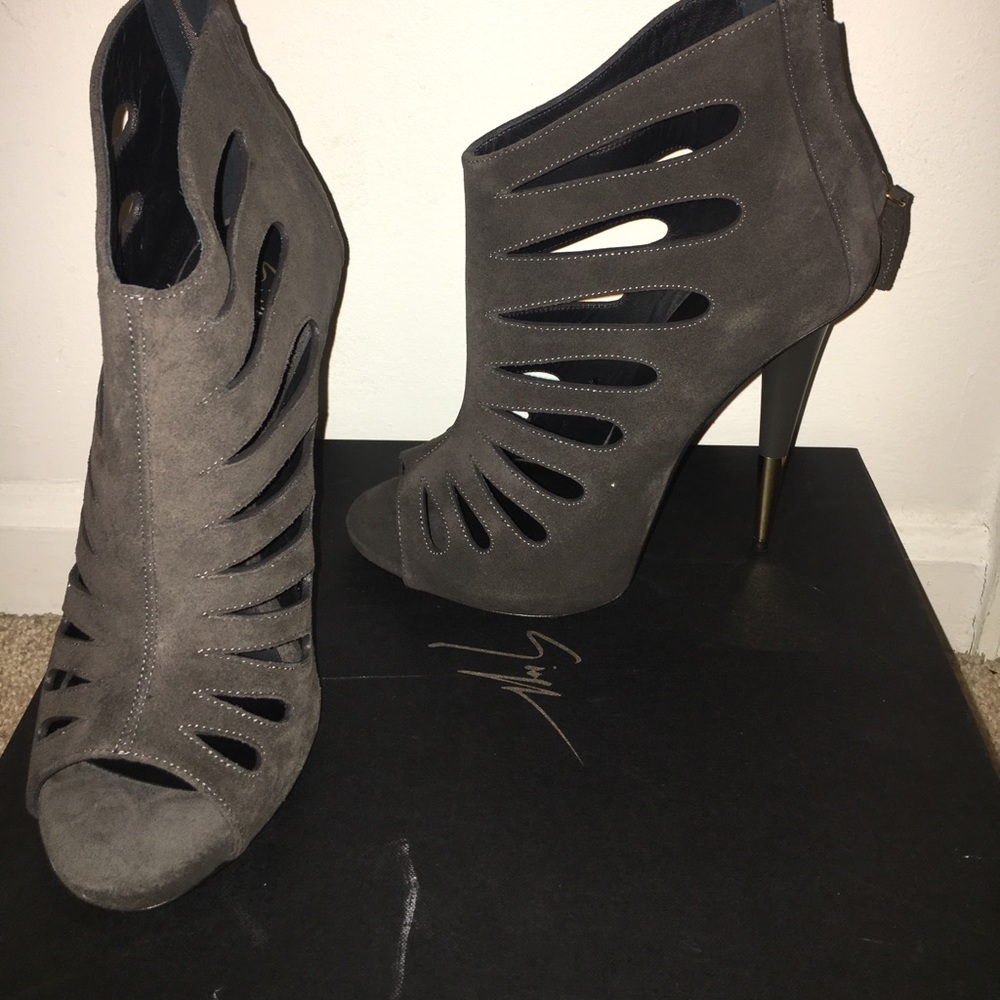 Giuseppe Zanotti grey suede bootie!